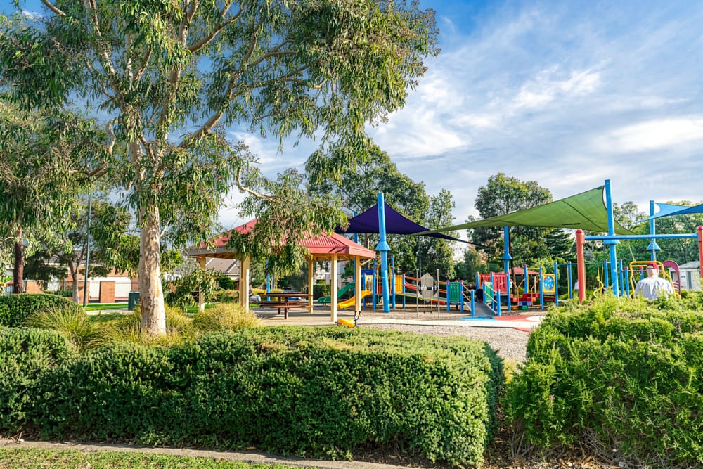 Surrounding Area and Amenity Photos &mdash; Melbourne Property Media